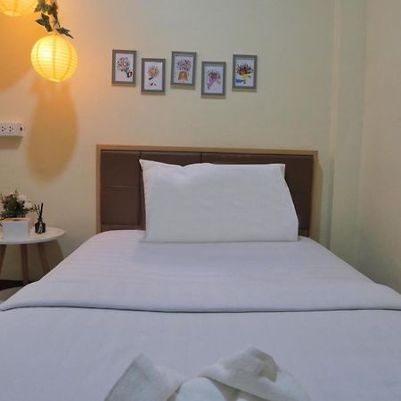 Ez Sleep @ Ratchada 19 Hostel Bangkok Exterior foto