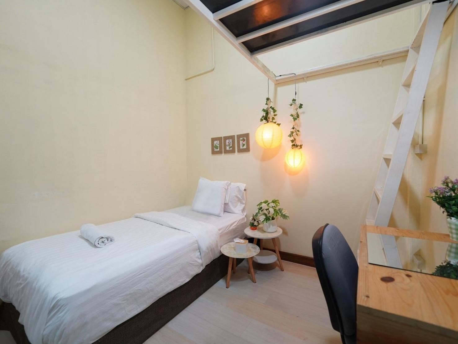 Ez Sleep @ Ratchada 19 Hostel Bangkok Exterior foto