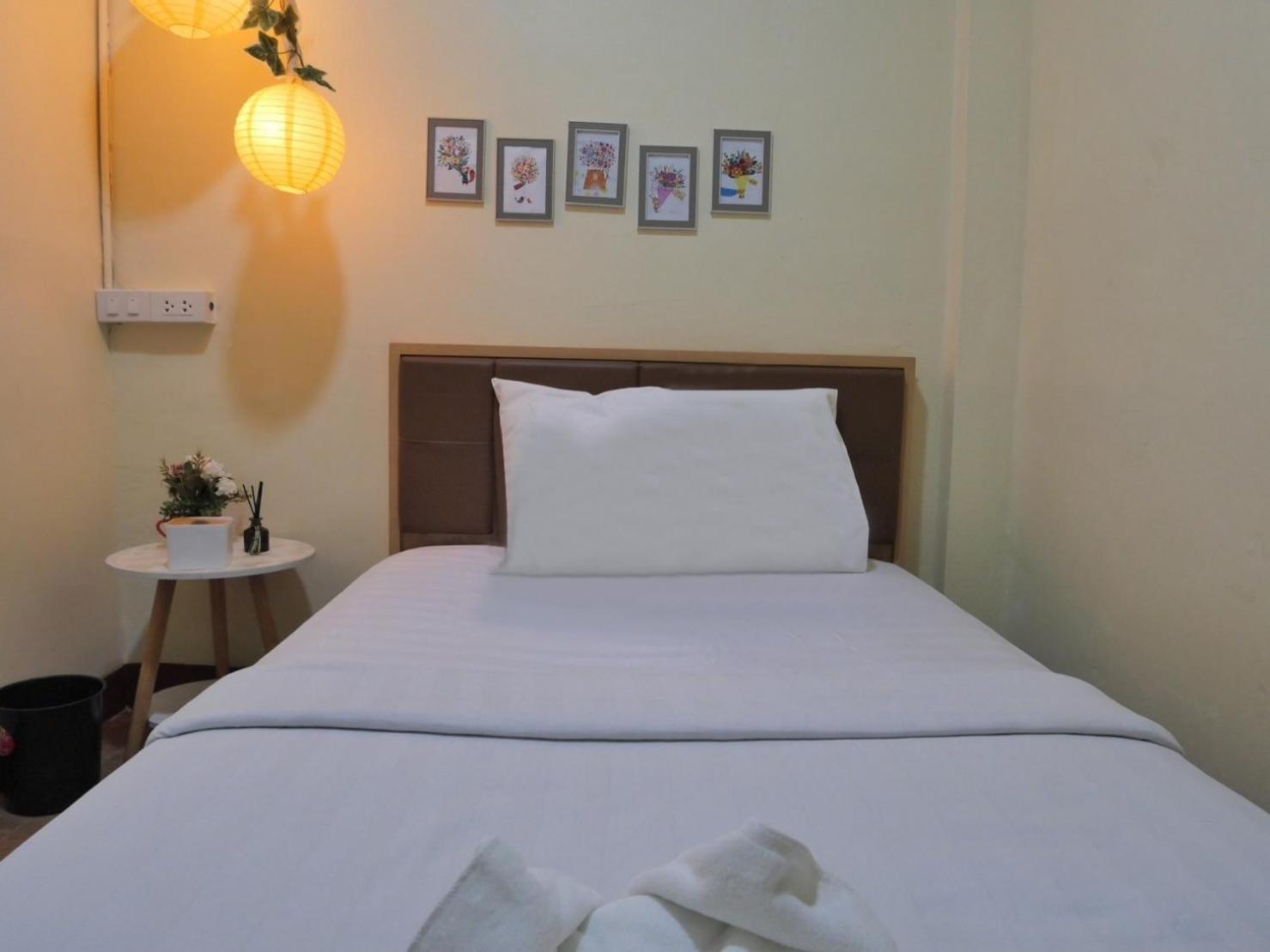 Ez Sleep @ Ratchada 19 Hostel Bangkok Exterior foto