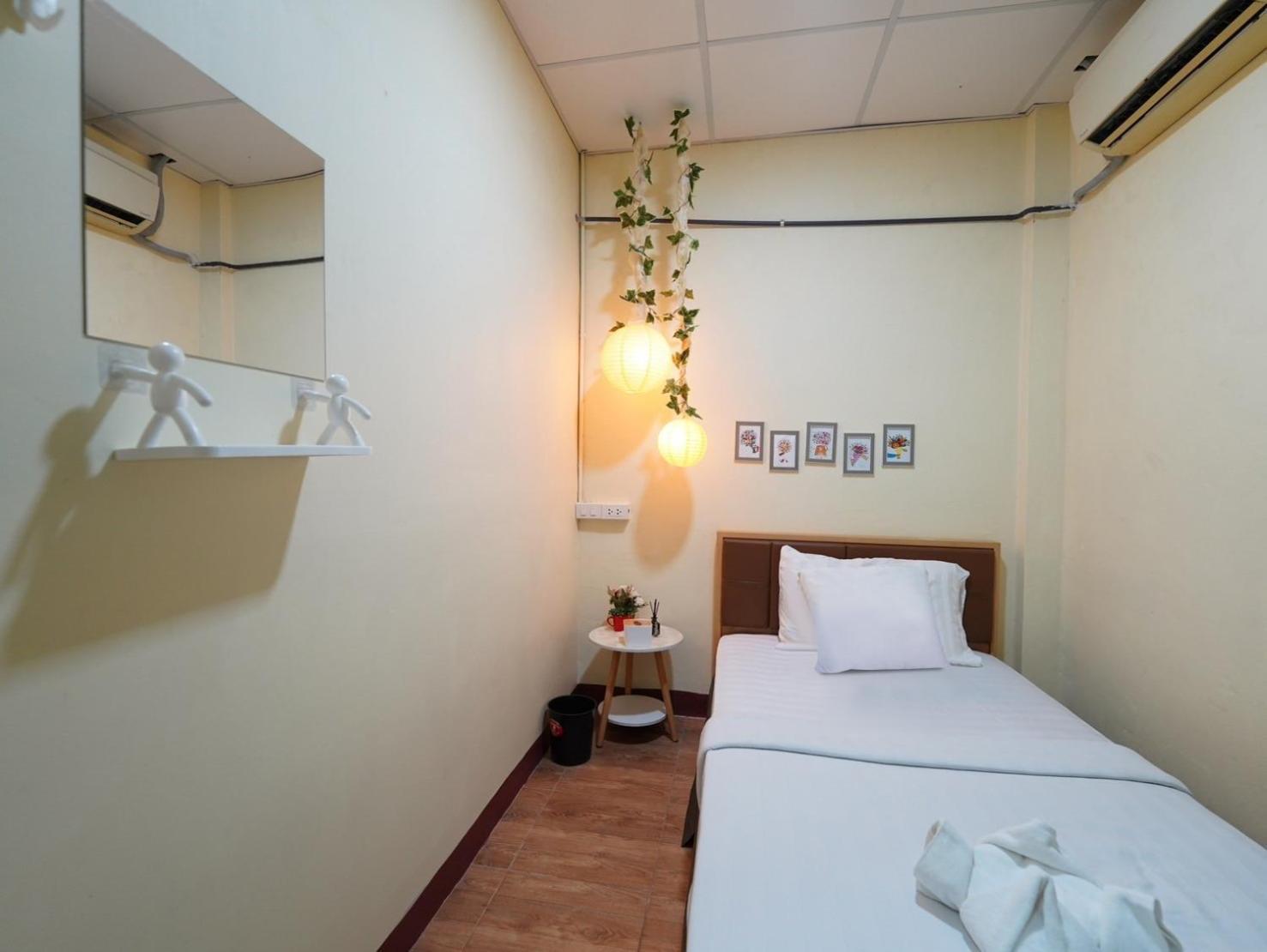 Ez Sleep @ Ratchada 19 Hostel Bangkok Exterior foto
