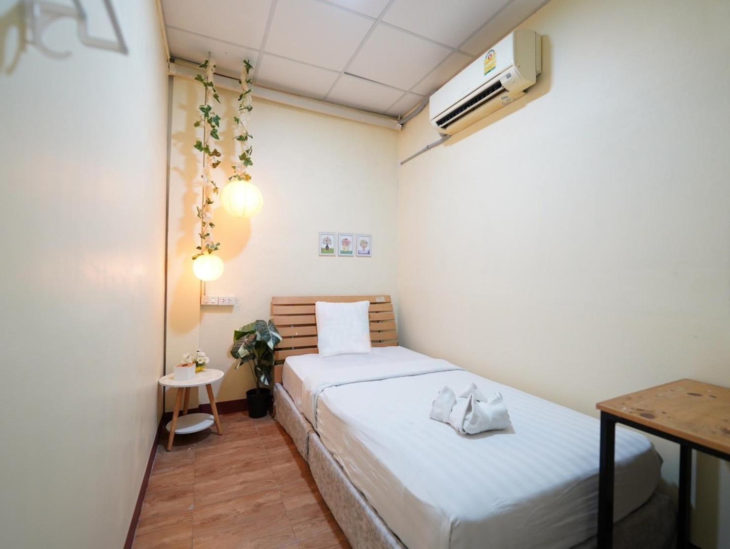 Ez Sleep @ Ratchada 19 Hostel Bangkok Exterior foto