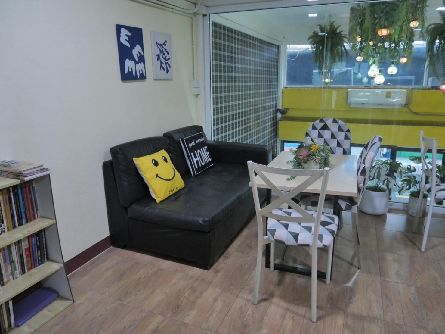 Ez Sleep @ Ratchada 19 Hostel Bangkok Exterior foto