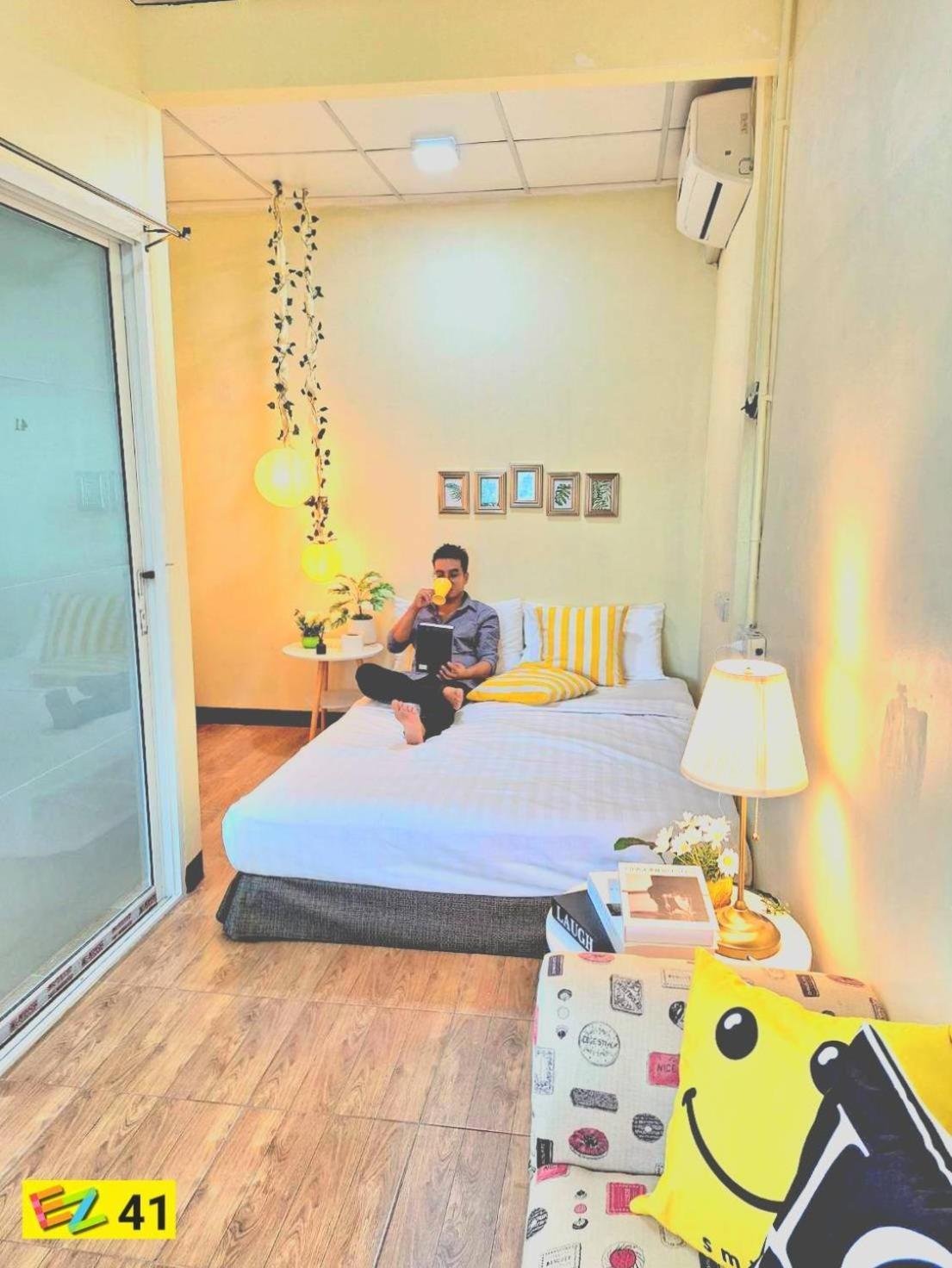 Ez Sleep @ Ratchada 19 Hostel Bangkok Exterior foto